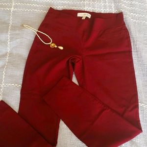 Structured pull-on guess pants, fits like med.